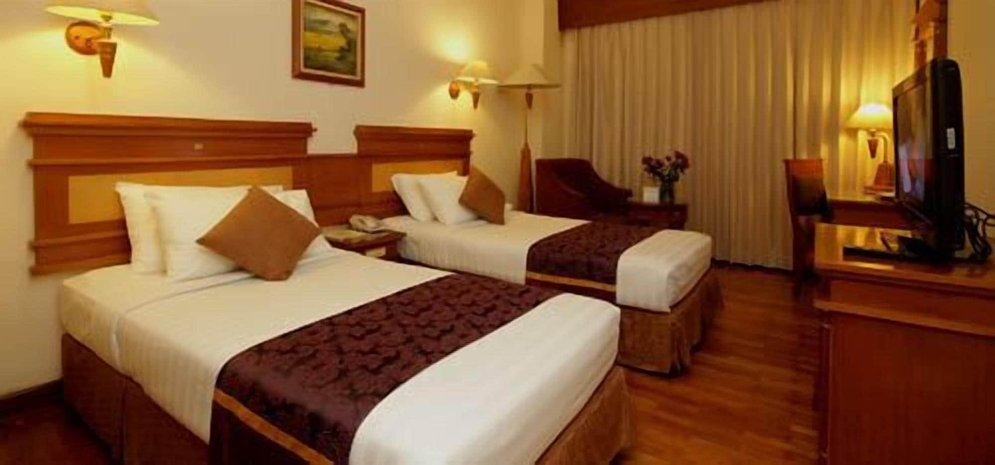 Hotel Maharadja Jakarta Buitenkant foto