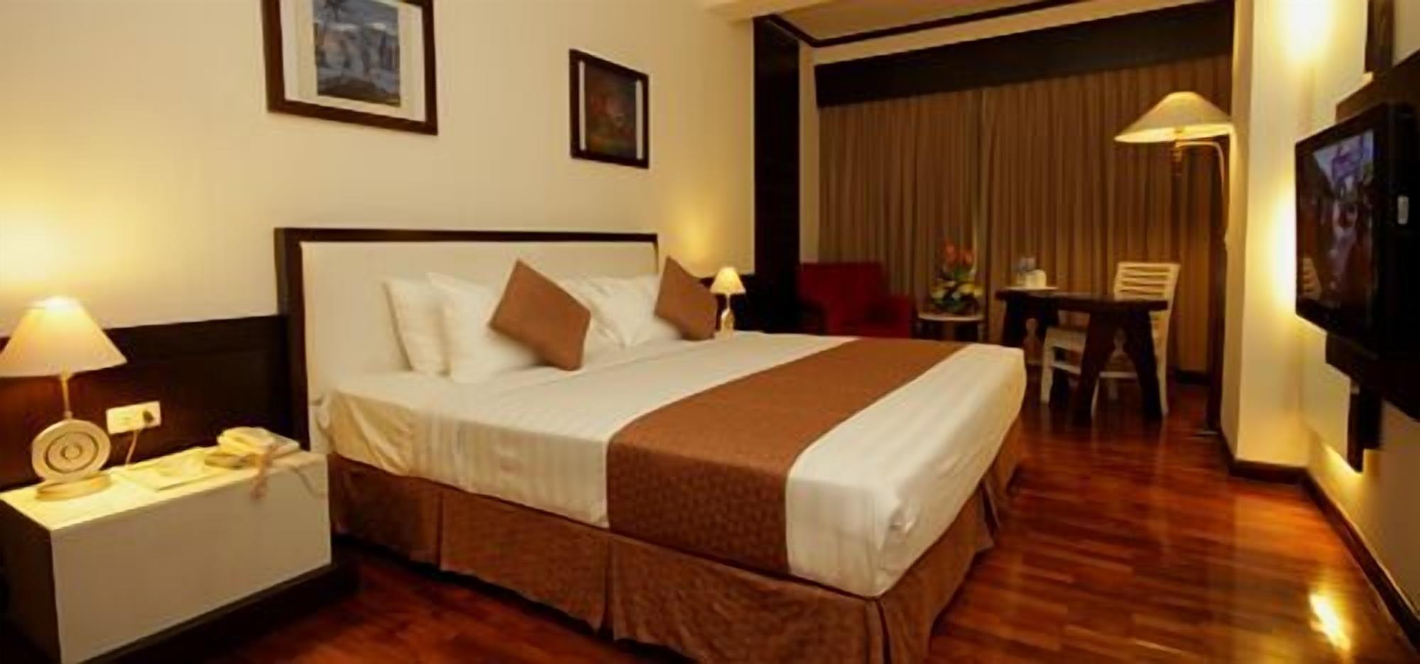 Hotel Maharadja Jakarta Buitenkant foto