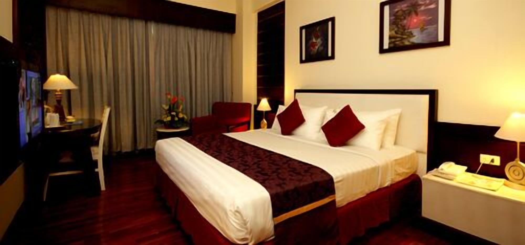 Hotel Maharadja Jakarta Buitenkant foto