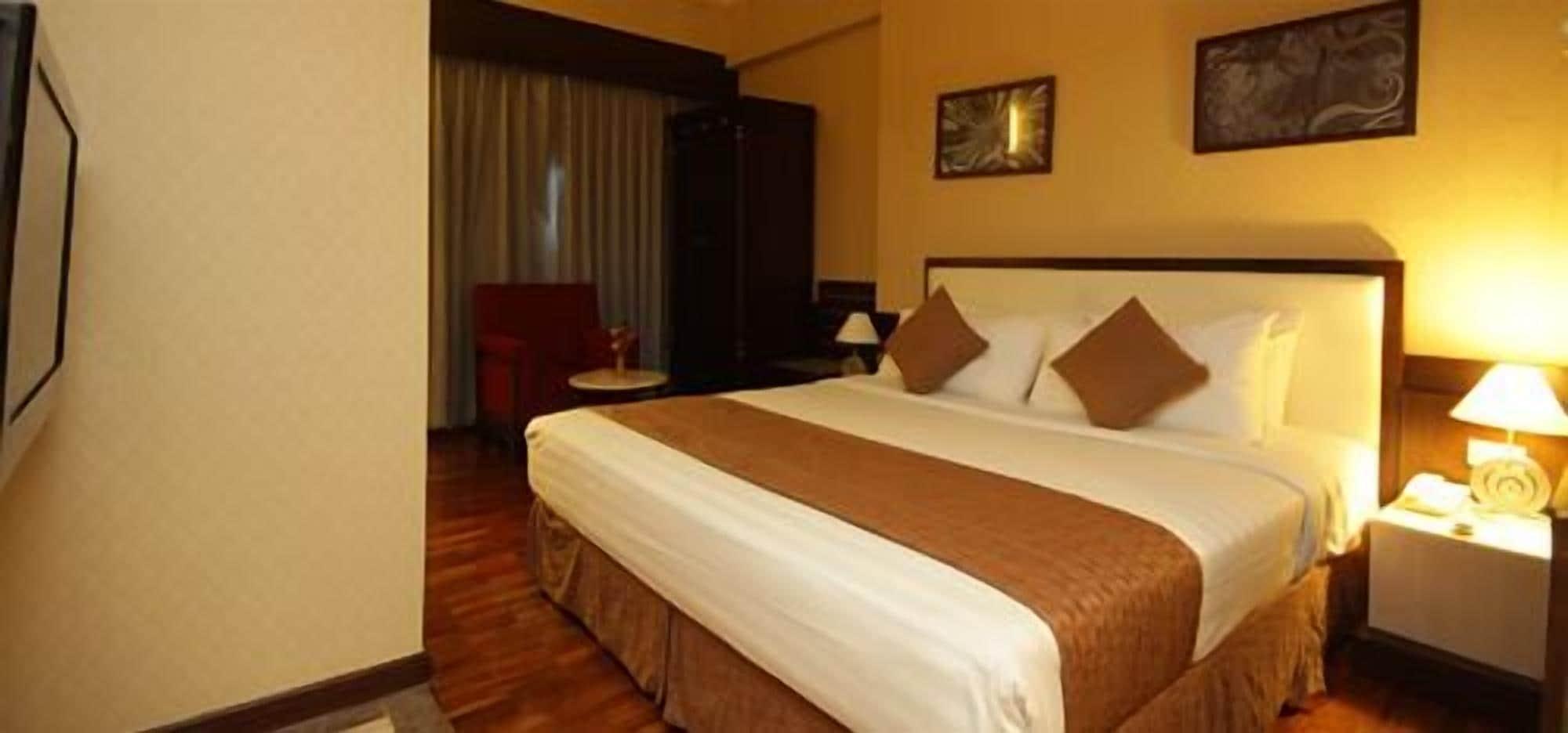 Hotel Maharadja Jakarta Buitenkant foto