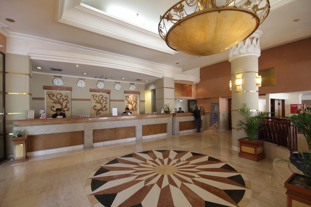 Hotel Maharadja Jakarta Buitenkant foto