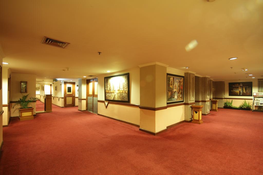 Hotel Maharadja Jakarta Buitenkant foto