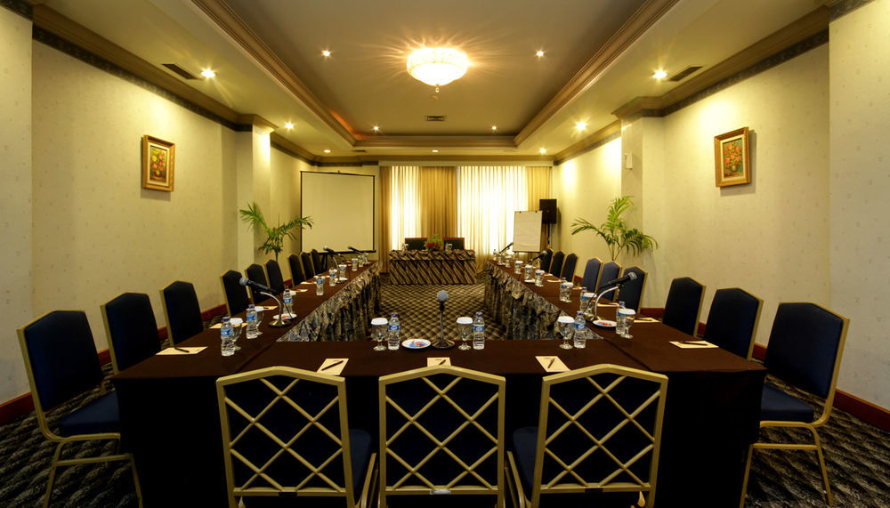 Hotel Maharadja Jakarta Buitenkant foto