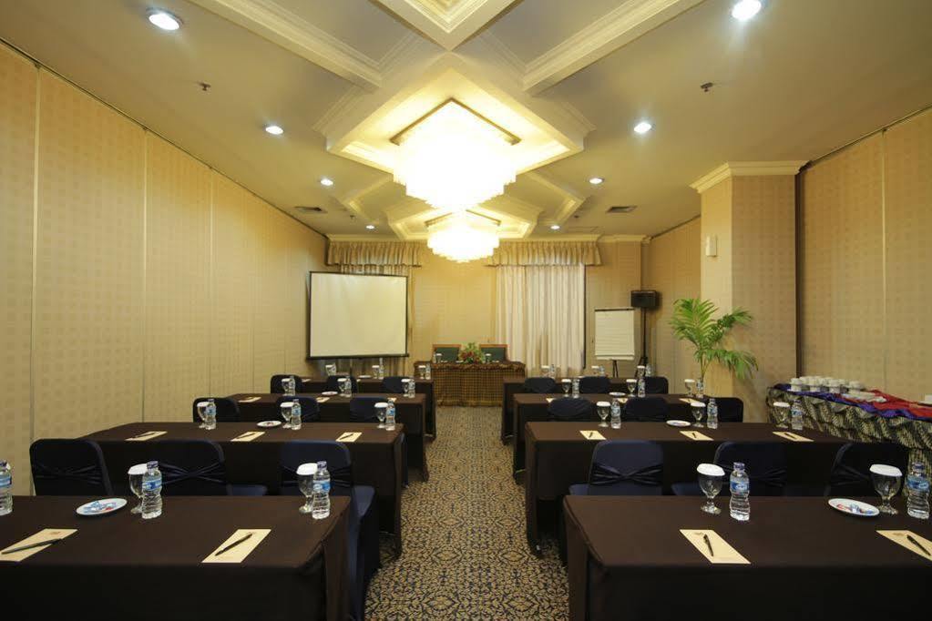 Hotel Maharadja Jakarta Buitenkant foto