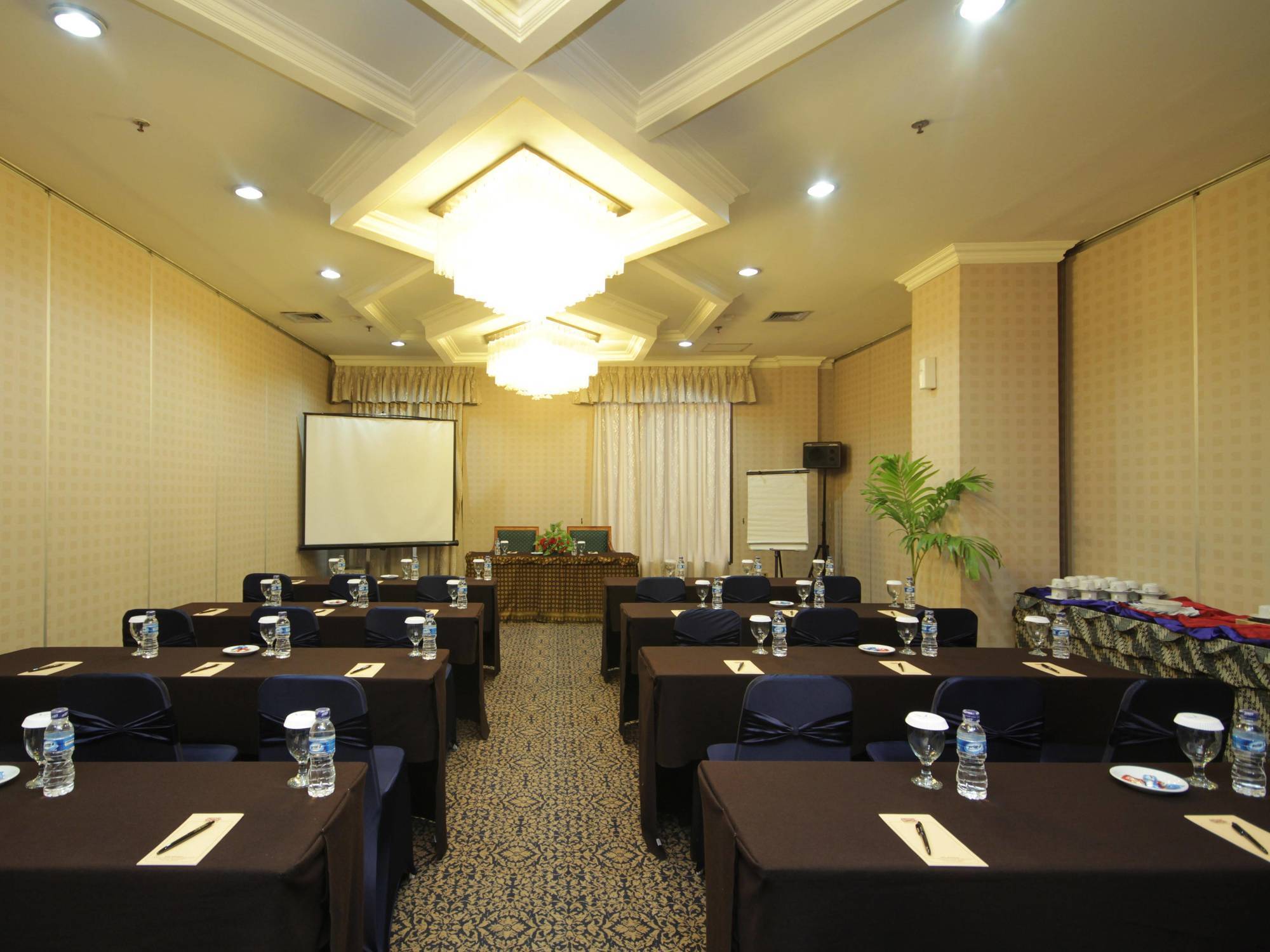 Hotel Maharadja Jakarta Buitenkant foto